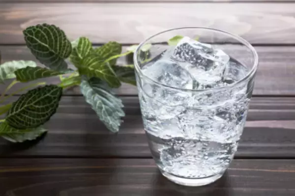 強炭酸ブームが続く今季、無糖炭酸水の人気が急上昇。おしゃれな瓶ボトルも注目