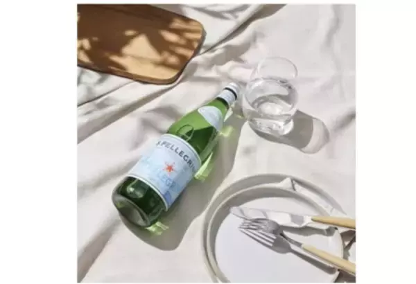 「強炭酸ブームが続く今季、無糖炭酸水の人気が急上昇。おしゃれな瓶ボトルも注目」の画像