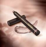 「なめらか高密着！大人気アイシャドウに限定カラー登場」の画像1