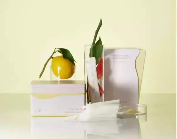 「to／one」夏のくすみ・乾燥・紫外線に立ち向かう“貼るVCショット”新発売