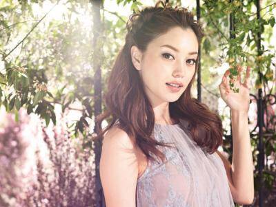 秋はズルいくらい オーラ盛り でイイ女 資生堂ベネフィーク アイカラーパレット新発売 14年8月22日 エキサイトニュース