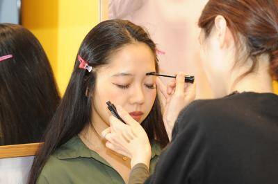 マラソンも水泳もOK♪塗ってはがすだけの「＃消えない眉」で美しくスポーツを楽しもう！