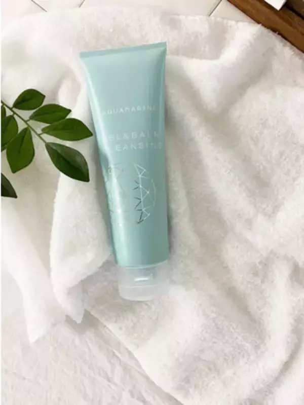 新感覚クレンジングはジェルとバームのハイブリッドで毛穴汚れスッキリ