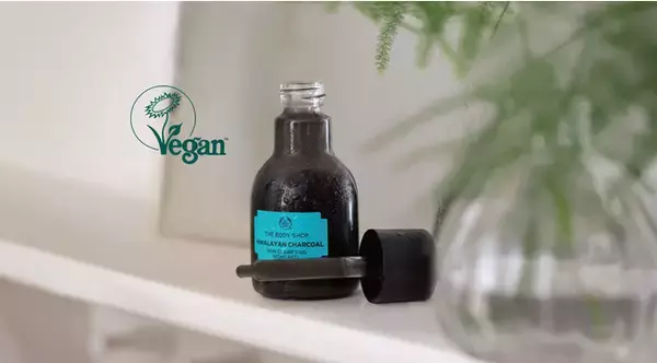 「THE BODY SHOP」寝ている間にツルツル肌！竹炭の力で毛穴ケアする美容液