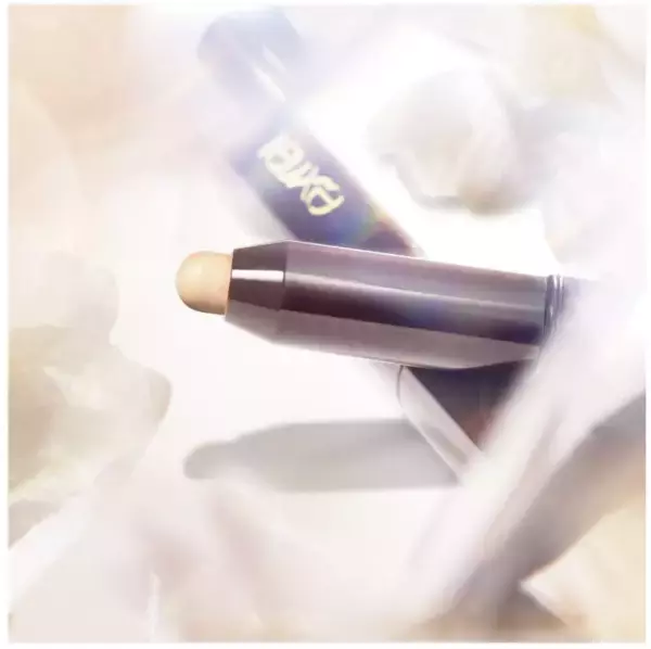 『エクセル』から、高密着「スティックアイシャドウ」のオンライン限定色が登場