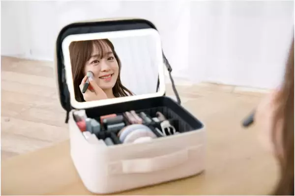 「持ち運べる女優ミラー」付きのメイクボックスに熱視線！