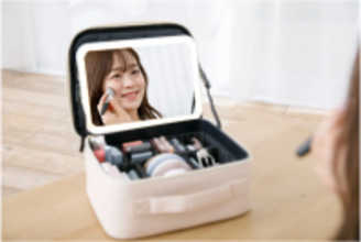 「持ち運べる女優ミラー」付きのメイクボックスに熱視線！