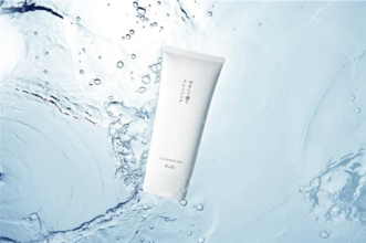 洗浄力と保湿力の両立！KuSuから『ポアクリア クレンジングジェル』が登場