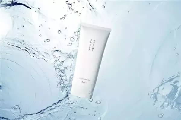 洗浄力と保湿力の両立！KuSuから『ポアクリア クレンジングジェル』が登場