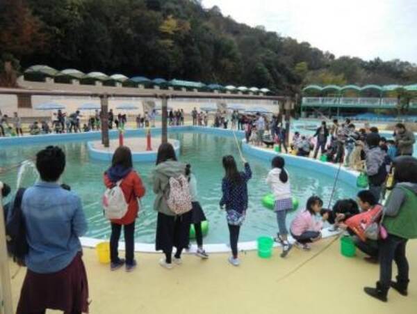 日本モンキーパークで ニジマス釣り体験 を親子で楽しもう 16年2月29日 エキサイトニュース