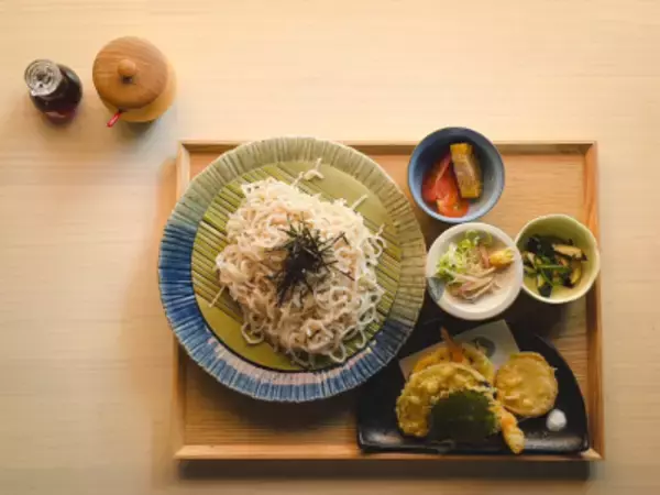 愛知県産小麦×あご出汁の『生ひやむぎ専門店 穂の間』 名古屋駅徒歩5分にオープン、全国でも珍しい生冷や麦の新業態