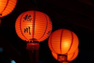 春限定“花柄提灯”が温泉街を彩る 3月21日「熱川花燈夜市」開催