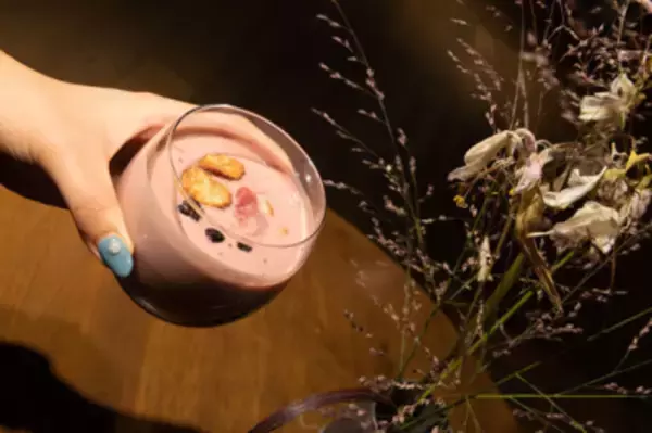 「“ナチュラルローソンに新登場” SNSやオンラインストアで大人気の 日本初(*)の完全栄養食シェイク『epono』が12月5日発売！」の画像