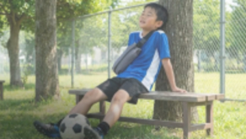 猛暑対策「飲める冷却」凍結ペットボトルで体幹を冷やす新発想ポーチ