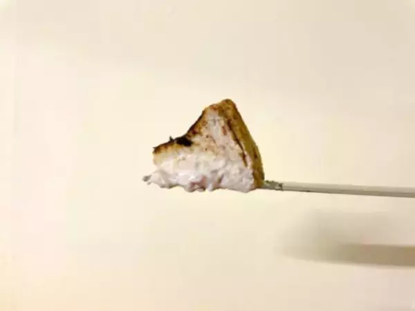 「京都チーズケーキ博物館「とろとろ10分バスクチーズケーキ《ホワイトチョコ苺》」の ECサイト販売を2月17日より開始」の画像