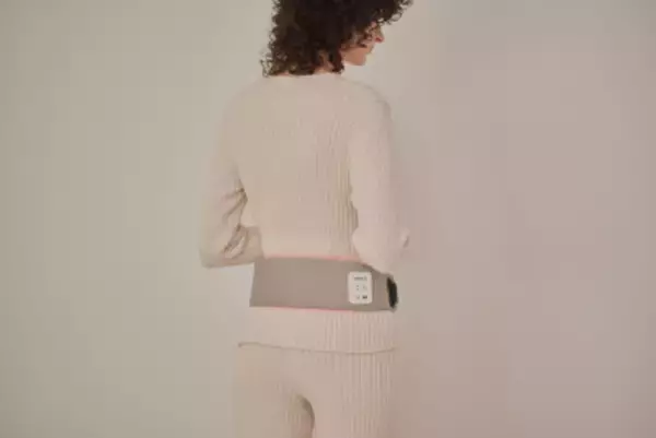 「コリは光でほぐす時代へ。光温熱LED搭載のリカバリーデバイス『LUMICARE』シリーズを発売」の画像