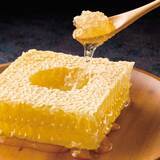 「巣ごと味わう「国産純粋巣みつ」2026年の新蜜を6月下旬発売 　みつばちが巣に貯蔵した自然のままの純粋はちみつ」の画像1