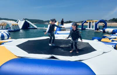 関西最大級の海上アスレチック「AQuaLooP」がパワーアップ！7月4日(土) 片男波海水浴場に今夏もオープン！