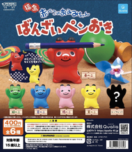 福島の郷土玩具「赤べこ」がペンおきに 「赤べこちゃんのおみみ ばんざいペンおき」を7月下旬より発売