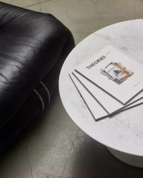 「＜セオリー＞ブランド初のオフィシャルマガジン「THEORIES(セオリーズ)」を創刊」の画像