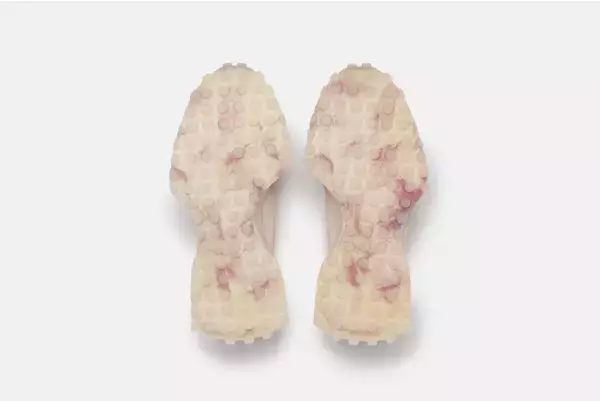 「「New Balance×EMMI×TO／ONE」トリプルコラボの「327」10月22日発売」の画像