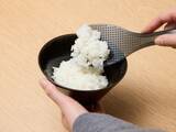 「驚くほどくっつかない。最後の一粒まですくいやすい 剥離性の高いTPX(R)樹脂を採用した「快適しゃもじ」がlike-itより新登場」の画像2