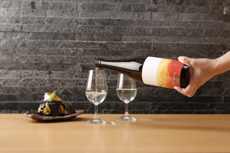 ＜新潟・たからやま醸造　四季シリーズ第三弾＞紅葉と夕暮れを盃に映す「たからやま 純米酒 秋のひとつ火」2025年9月2日(火)に蔵出し