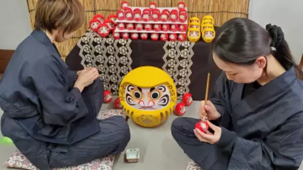 「幸せだるま」シリーズを茨城工場で一貫製造開始　小さなだるまに開運招福の祈りを込めて生産中