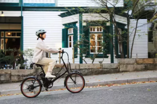 「街を走る、スタイルをまとう、20インチの新定番　おしゃれな街乗り電動アシスト自転車がRENAULTブランドから2026年3月下旬発売！」の画像