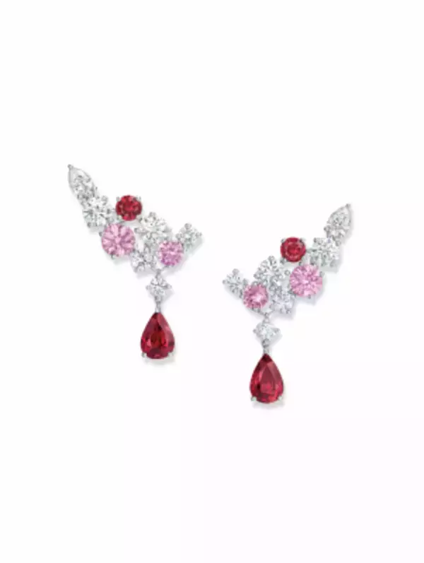 「ハリー・ウィンストンのスパークリングクラスター・コレクションに新たなカラーバリエーションが登場」の画像