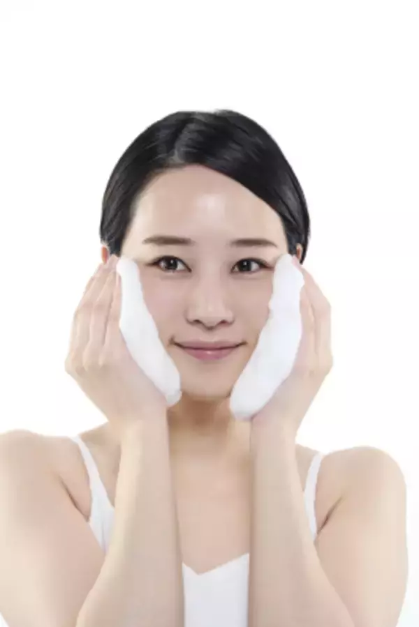 「クリーミィ泡で洗い上げる天然ローズ香る洗顔料  2025年1月20日(月)より数量限定発売 『スクワフェイシャルフォーム(ローズ)』」の画像