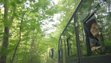 未来の奥入瀬渓流を体験するエコツアー「早朝ランブリングツアー」を2025年8月8日から開催