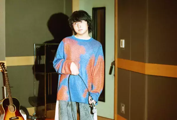 崎山蒼志の新曲「泡沫」MVが公開、TVアニメ『青のミブロ』-芹沢暗殺編-EDテーマのタイアップ