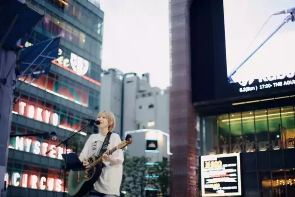 汐れいら、歌舞伎町シネシティ広場にてフリーストリートライブを開催！