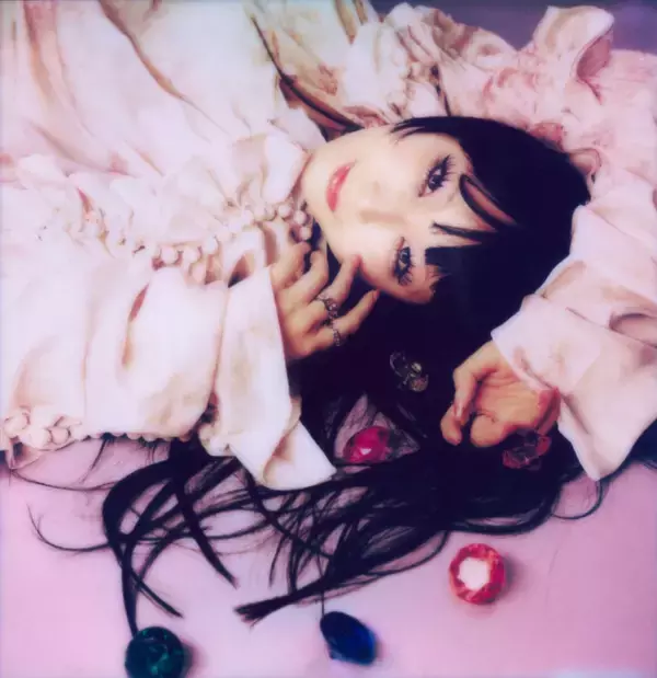 Daoko、最新フルアルバム「BIRTH IN BLUE」発売決定！最新アーティスト写真公開＆全国5都市を巡るワンマンも開催決定！