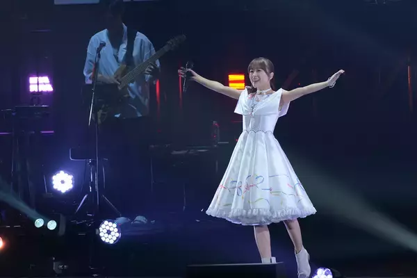 送り合う温かな想いが、こぼさせた幸せな涙――“Inori Minase 10th ANNIVERSARY LIVE TOUR Travel Record”ファイナル公演レポート