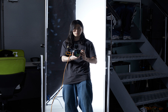 小林私、TVアニメ『アルネの事件簿』EDテーマ、新曲「人形の街」を配信リリース！MVも公開