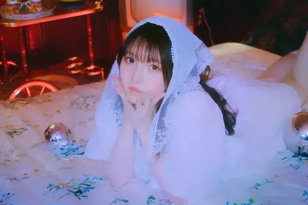 麻倉もも、ソロアーティストデビュー10周年タイミングの「crumb」で見せる新たな“かわいい”を深堀り！