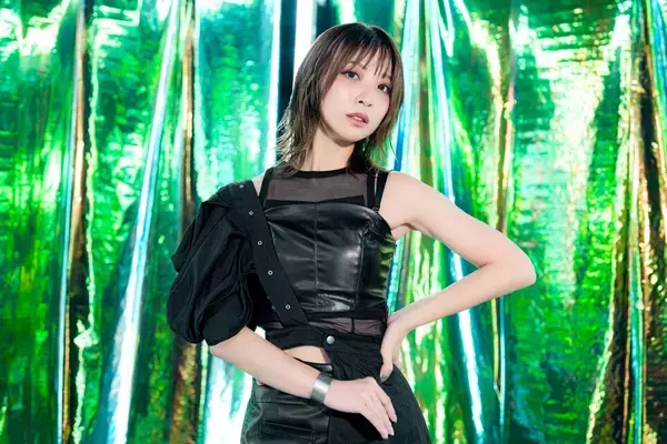 May’n、浅倉大介・井上秋緒の超豪華タッグによる新曲「Fly me to the エンド！☆」リリース決定！