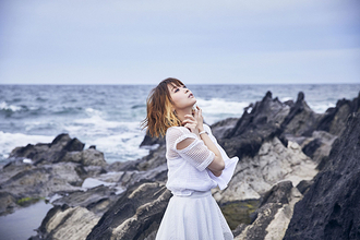 May'n　7月31日同時発売　ニューシングル「牙と翼」＆ミニアルバム『YELL!!』新ビジュアル解禁！