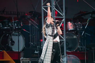 水樹奈々、通算200公演目のソロライブで新旧の名曲たちを熱唱！“NANA MIZUKI LIVE EXPRESS 2019”ライブレポート