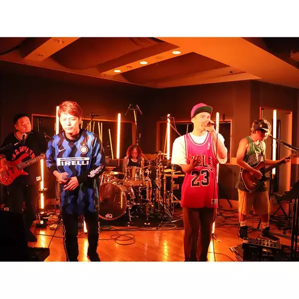 【ライブレポ連載】FLOW SPECIAL ONLINE LIVE 全アルバム網羅 炎の12ヶ月：Vol.1『SPLASH!!! ～遥かなる自主制作BEST～』