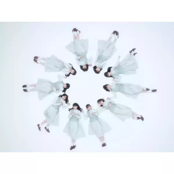 22/7（ナナブンノニジュウニ）「花びら」状の新アーティスト写真公開！新曲「ヒヤシンス」が、26日より先行配信スタート！
