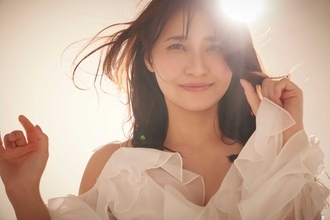 声優・歌手として活躍する中島愛、バンド編成で初夏のビルボードライブへ登場！