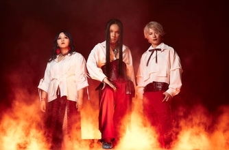 女王蜂、「01」「02」がTVスペシャル『アンデッドアンラック Winter編』主題歌に決定！