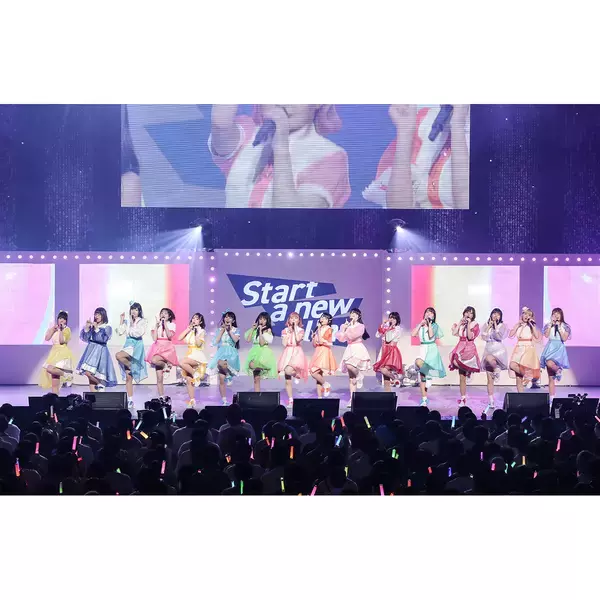 AiRBlUEが「CUE! 3rd Party『Start a new line』」を開催！16人曲全曲を披露したライブのアーカイブは5月8日まで配信中!!