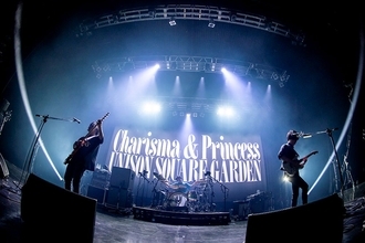 UNISON SQUARE GARDEN、映像作品『TOUR 2025「Charisma & Princess」』のジャケットアートワーク発表！！