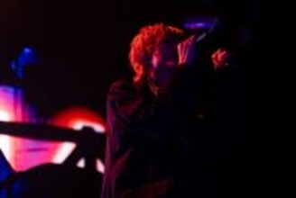 都会の夜に歌声が熱く響き紡がれる……今夜、あの街から3rdライブ"NOT ENOUGH？"NIGHT公演ライブレポート