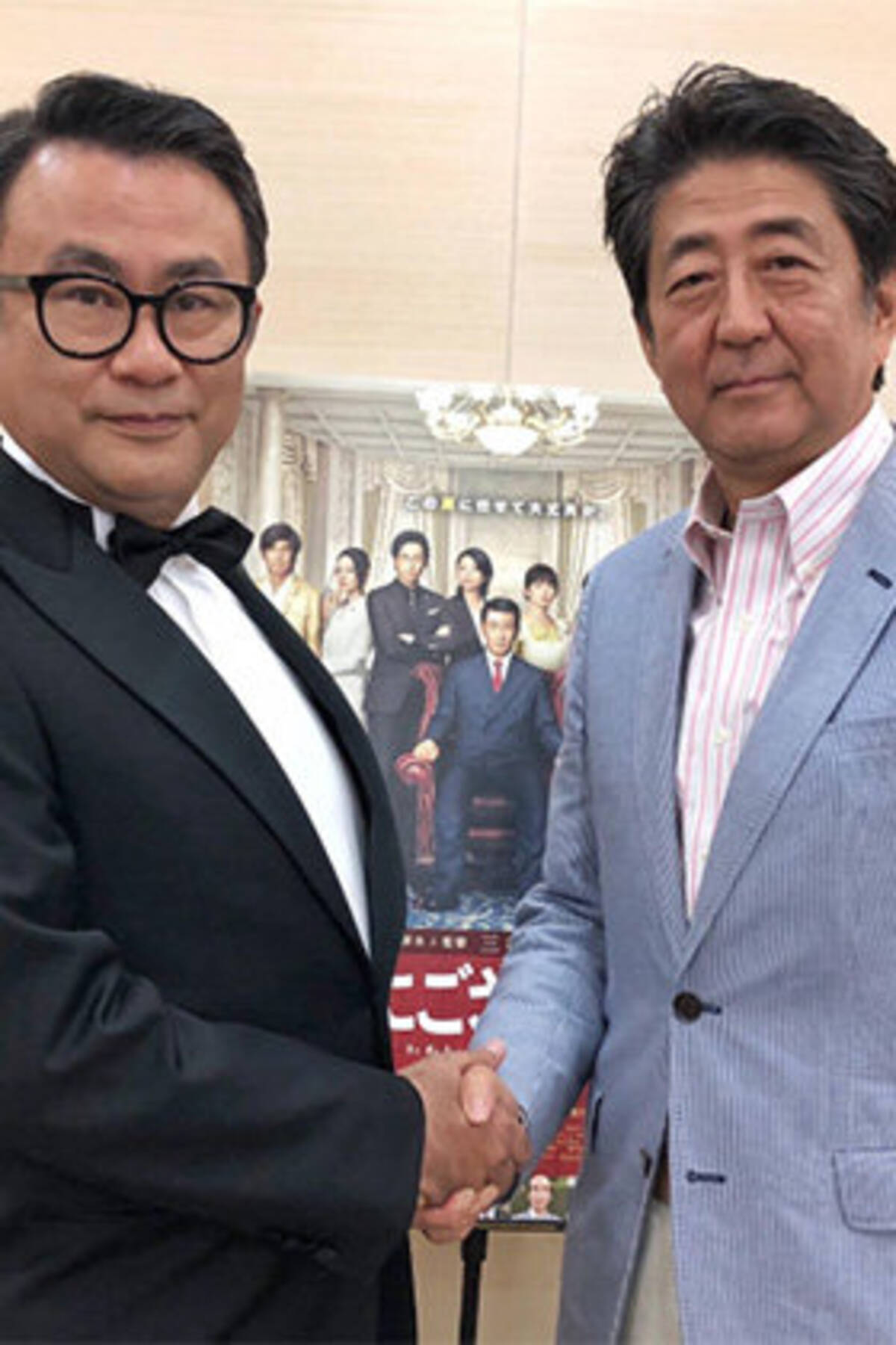 安倍首相が三谷幸喜監督の映画試写会に登場し対談 政治風刺も手がける三谷監督がなぜ アベ友 中井貴一が仕掛人か 19年8月13日 エキサイトニュース