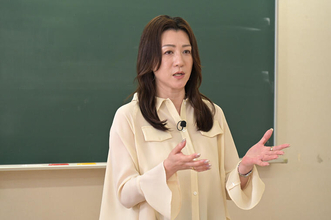 結婚24年目でも「夫が大好き」野々村友紀子が実践する"夫婦円満の秘訣"に納得の声「ほんとにその通り！」＜日曜日の初耳学＞